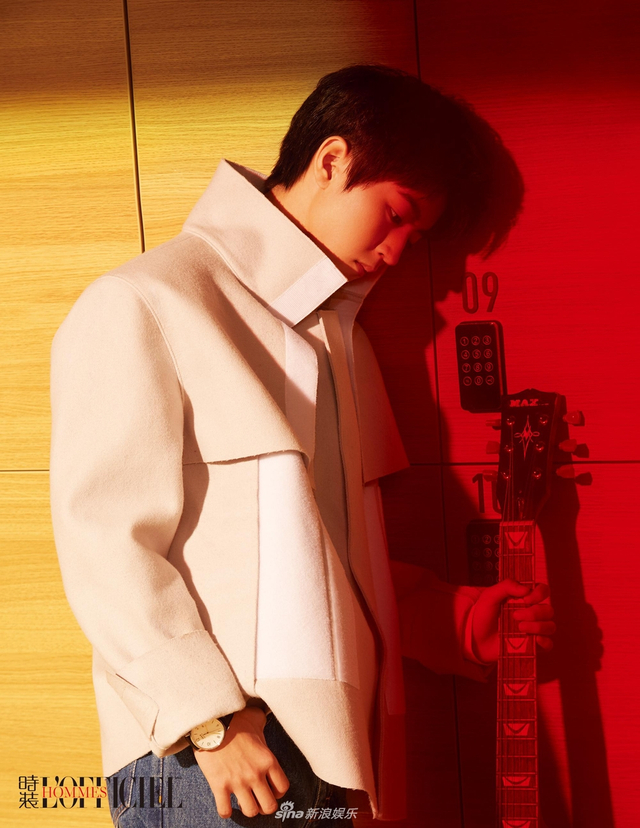 组图：王俊凯杂志开年双封曝光 少年气息碰撞时尚演绎双面本色
