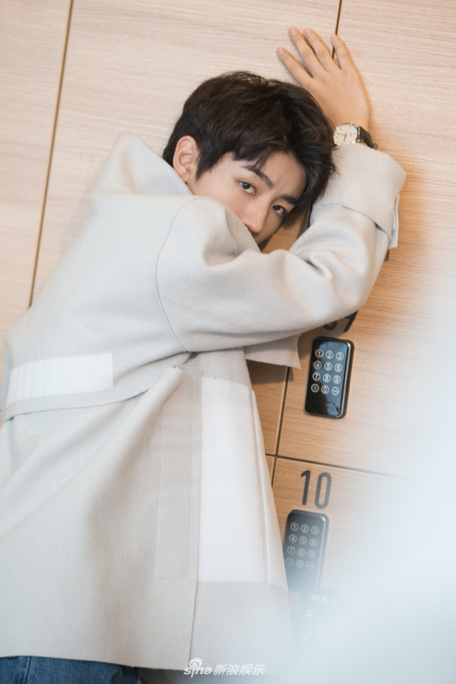 组图：王俊凯杂志开年双封曝光 少年气息碰撞时尚演绎双面本色