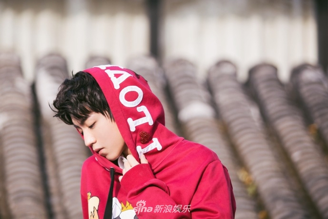 组图：王俊凯杂志开年双封曝光 少年气息碰撞时尚演绎双面本色