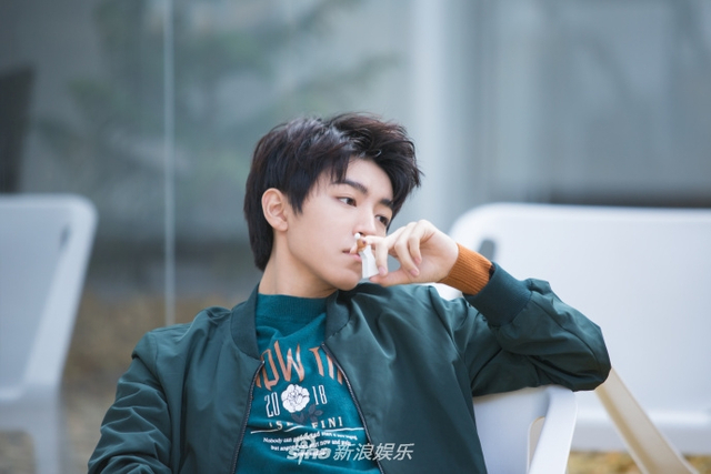 组图：王俊凯杂志开年双封曝光 少年气息碰撞时尚演绎双面本色