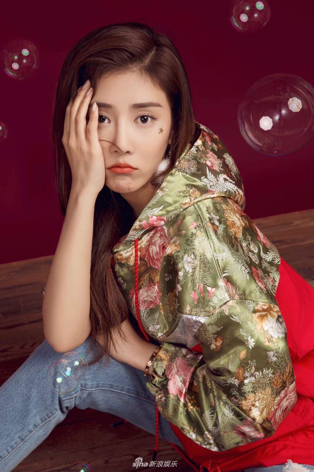 范梦全新写真曝光 俏娇调皮分外魅惑