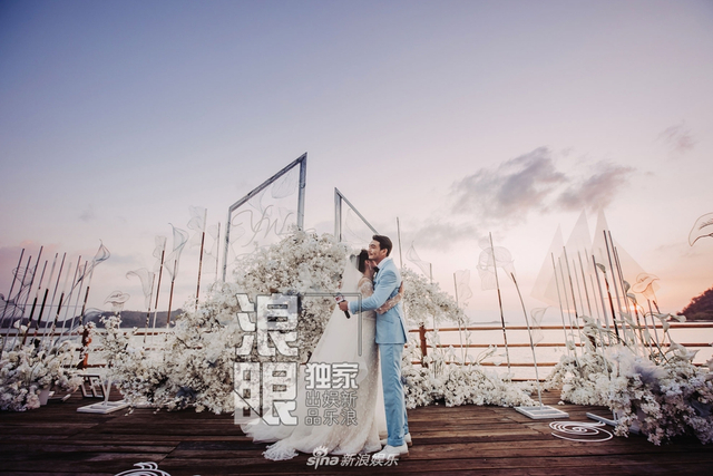 组图：杨烁王黎雯婚礼现场照曝光 新郎新娘誓言动人深情落泪