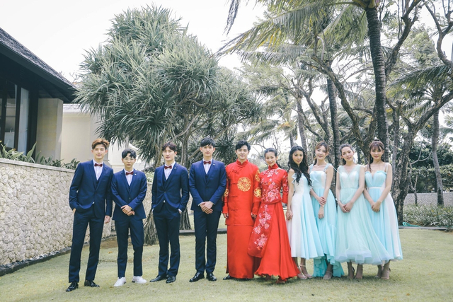 组图：付辛博颖儿婚礼迎亲现场甜吻 朴实真挚泪洒现场