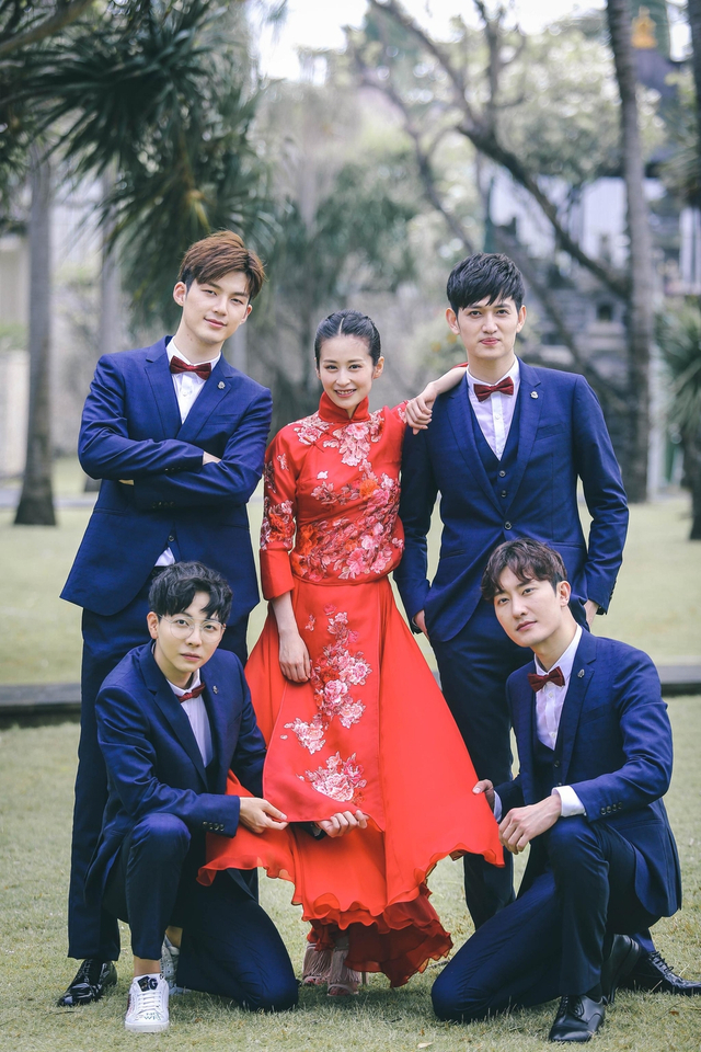 组图：付辛博颖儿婚礼迎亲现场甜吻 朴实真挚泪洒现场