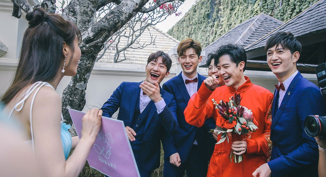 组图：付辛博颖儿婚礼迎亲现场甜吻 朴实真挚泪洒现场