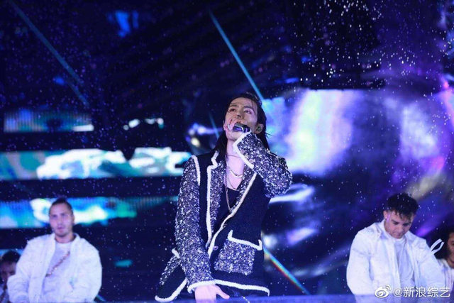 组图:2020跨年名场面!TF合体王一博水中唱跳肖战张艺兴合唱