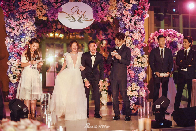 组图:阿娇婚礼现场照曝光超美 被赖弘国亲吻额头说誓言感动落泪