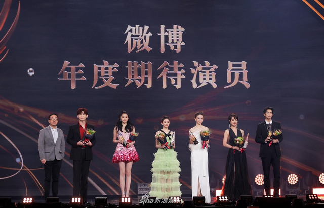 组图:2020微博之夜荣誉花落各家 肖战杨紫再成为微博King和Queen