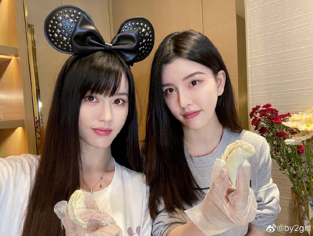 by2孙雨轻生后晒自拍分享生活 和姐姐包饺子过年状态佳_新浪图片