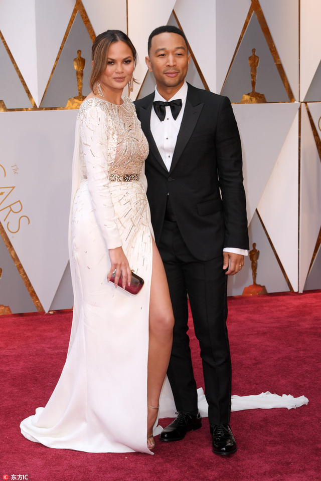 约翰-传奇携妻子亮相奥斯卡 恩爱秀不停_新浪图片