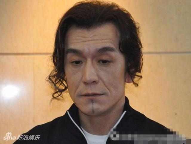 李咏近照曝光 双眼无神面容憔悴显老态_新浪图片