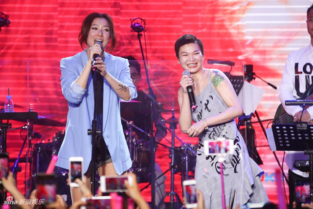 郑秀文音乐会苏运莹助阵