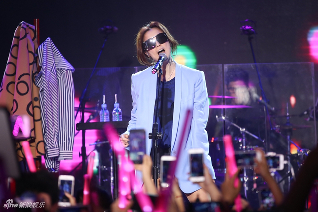 郑秀文音乐会苏运莹助阵