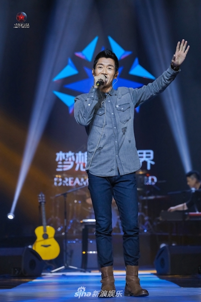 组图:《中国乐队》前指南针乐队主唱刘迦帝魔性开嗓