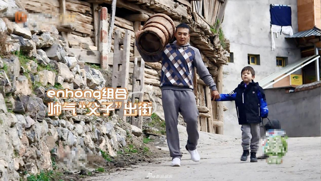 组图：嗯哼做老师教刘畊宏学唱丢手绢 相处融洽超有爱