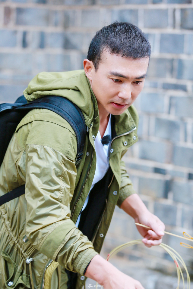 组图：嗯哼做老师教刘畊宏学唱丢手绢 相处融洽超有爱