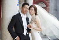 林志玲与老公合体婚纱照甜蜜依偎 男方父母首曝光气质佳