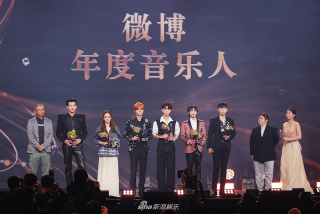 组图:2020微博之夜荣誉花落各家 肖战杨紫再成为微博King和Queen