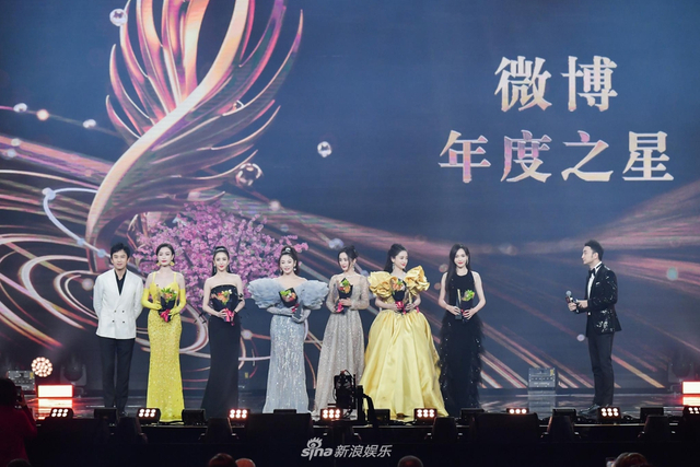 组图:2020微博之夜荣誉花落各家 肖战杨紫再成为微博King和Queen
