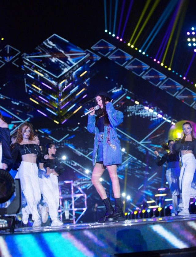 组图:2020跨年名场面!TF合体王一博水中唱跳肖战张艺兴合唱