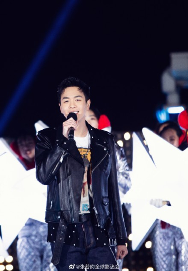 组图:2020跨年名场面!TF合体王一博水中唱跳肖战张艺兴合唱