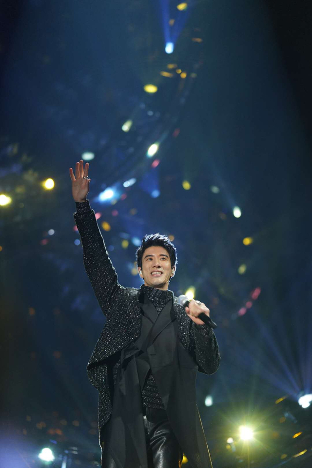 组图:2020跨年名场面!TF合体王一博水中唱跳肖战张艺兴合唱