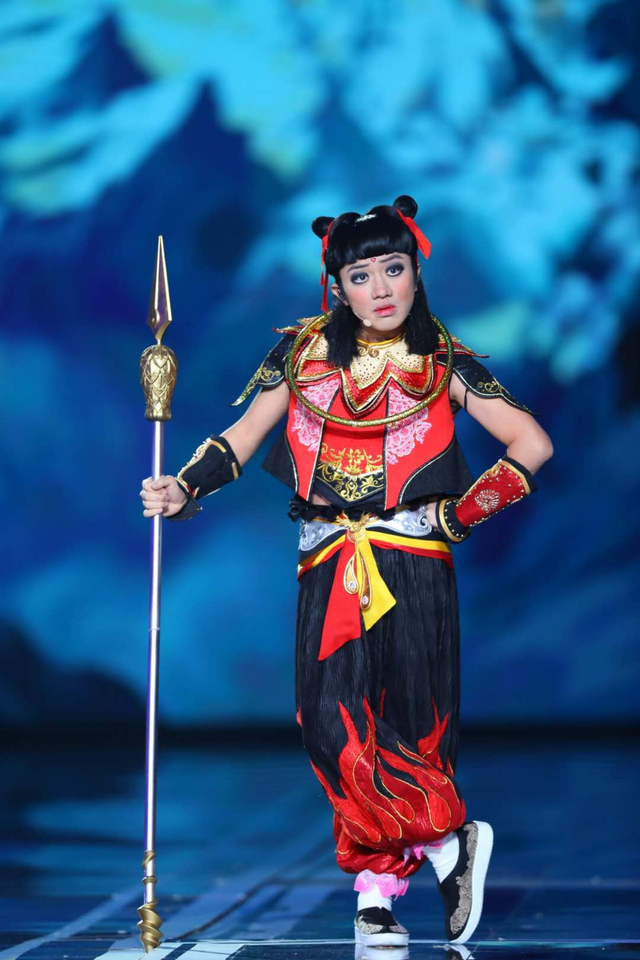 组图:2020跨年名场面!TF合体王一博水中唱跳肖战张艺兴合唱