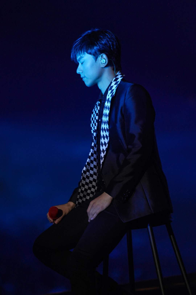 组图:2020跨年名场面!TF合体王一博水中唱跳肖战张艺兴合唱