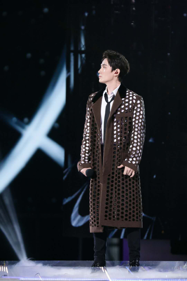 组图:2020跨年名场面!TF合体王一博水中唱跳肖战张艺兴合唱