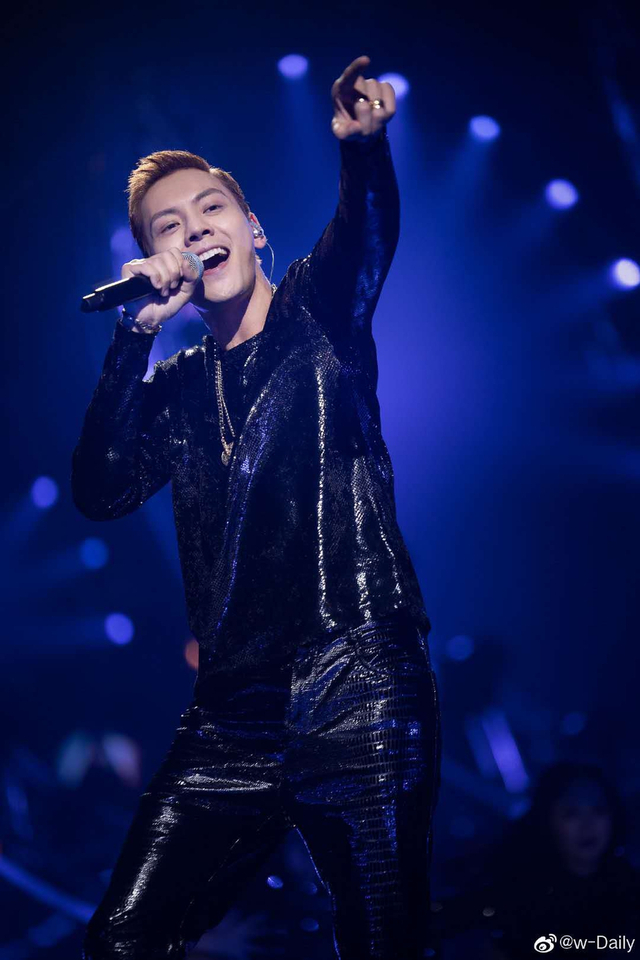 组图:2020跨年名场面!TF合体王一博水中唱跳肖战张艺兴合唱