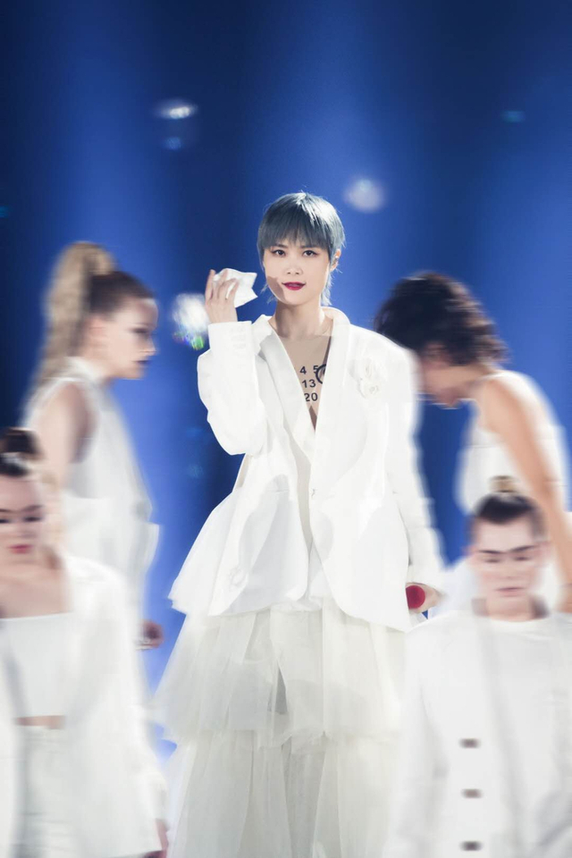 组图:2020跨年名场面!TF合体王一博水中唱跳肖战张艺兴合唱