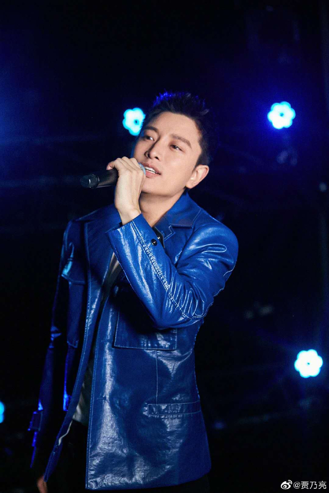 组图:2020跨年名场面!TF合体王一博水中唱跳肖战张艺兴合唱