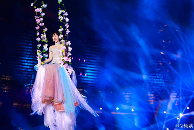 组图:2020跨年名场面!TF合体王一博水中唱跳肖战张艺兴合唱