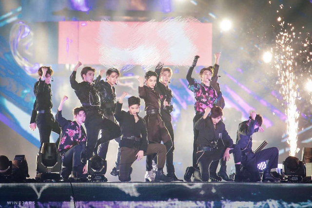 组图:2020跨年名场面!TF合体王一博水中唱跳肖战张艺兴合唱