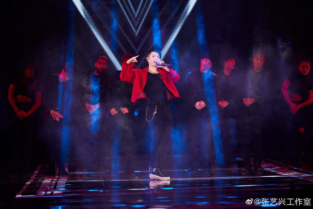 组图:2020跨年名场面!TF合体王一博水中唱跳肖战张艺兴合唱