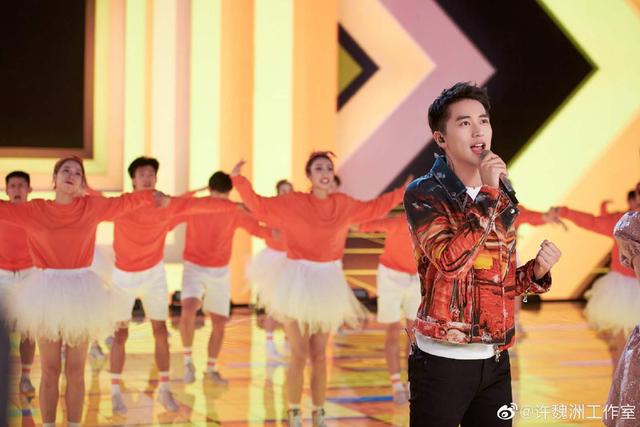 组图:2020跨年名场面!TF合体王一博水中唱跳肖战张艺兴合唱