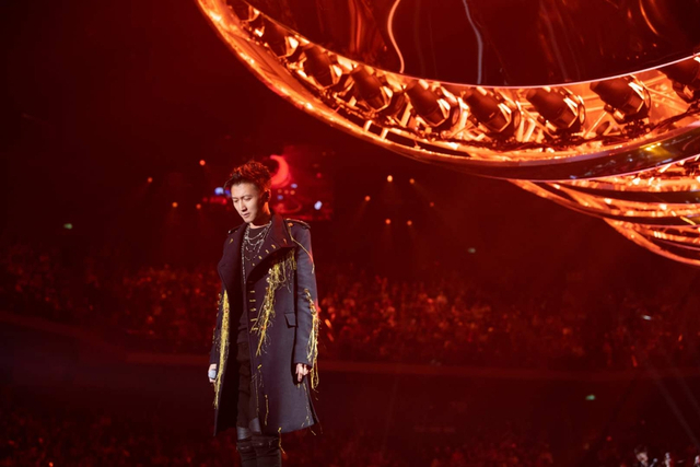 组图:2020跨年名场面!TF合体王一博水中唱跳肖战张艺兴合唱