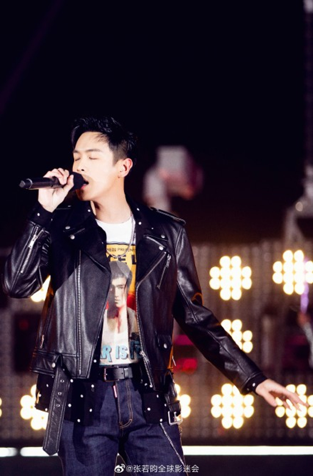 组图:2020跨年名场面!TF合体王一博水中唱跳肖战张艺兴合唱