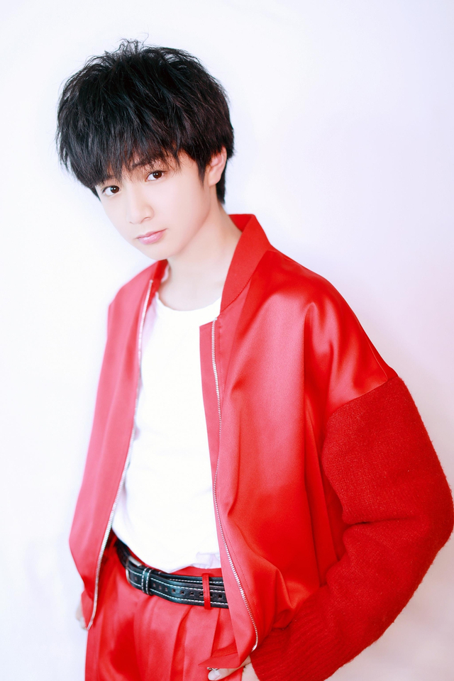 组图：台风少年团穿一身红色超喜庆 乖巧拜年少年感十足