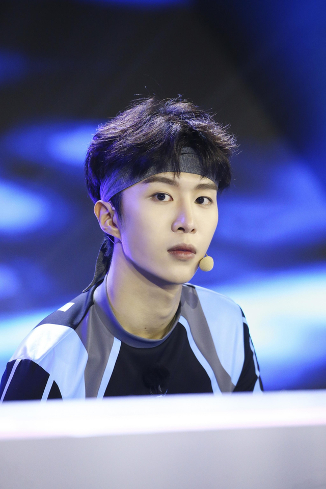 大力pk!《追我吧》范丞丞与黄景瑜上演花式摔跤