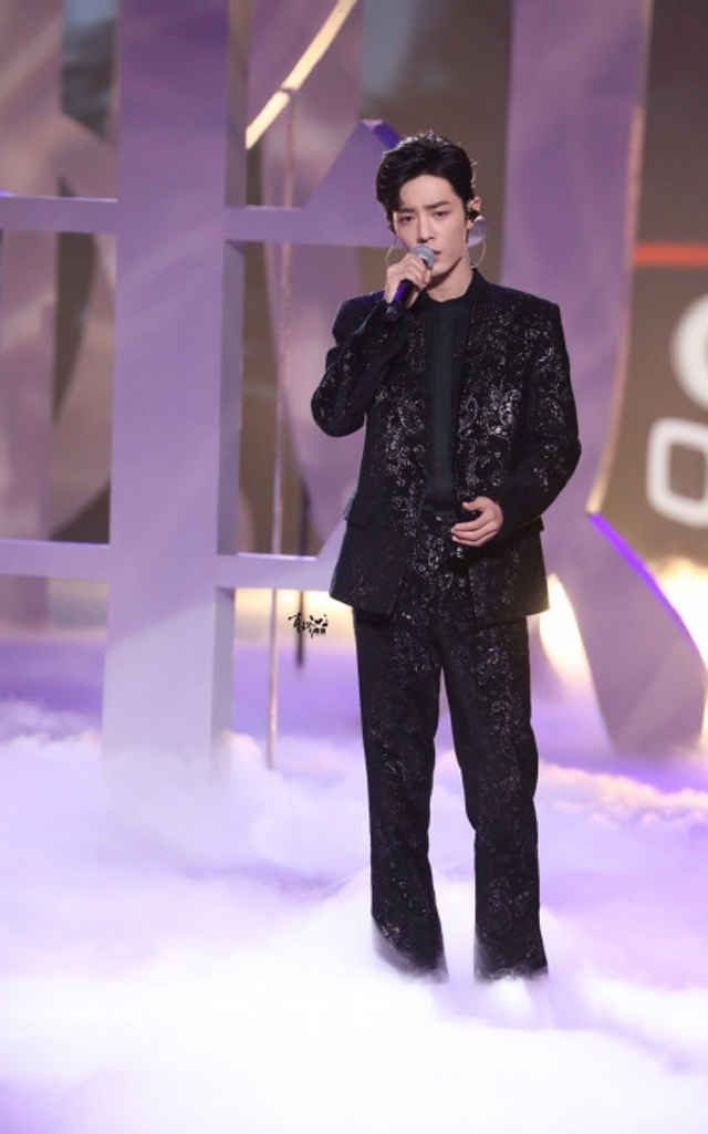 组图:2020跨年名场面!TF合体王一博水中唱跳肖战张艺兴合唱