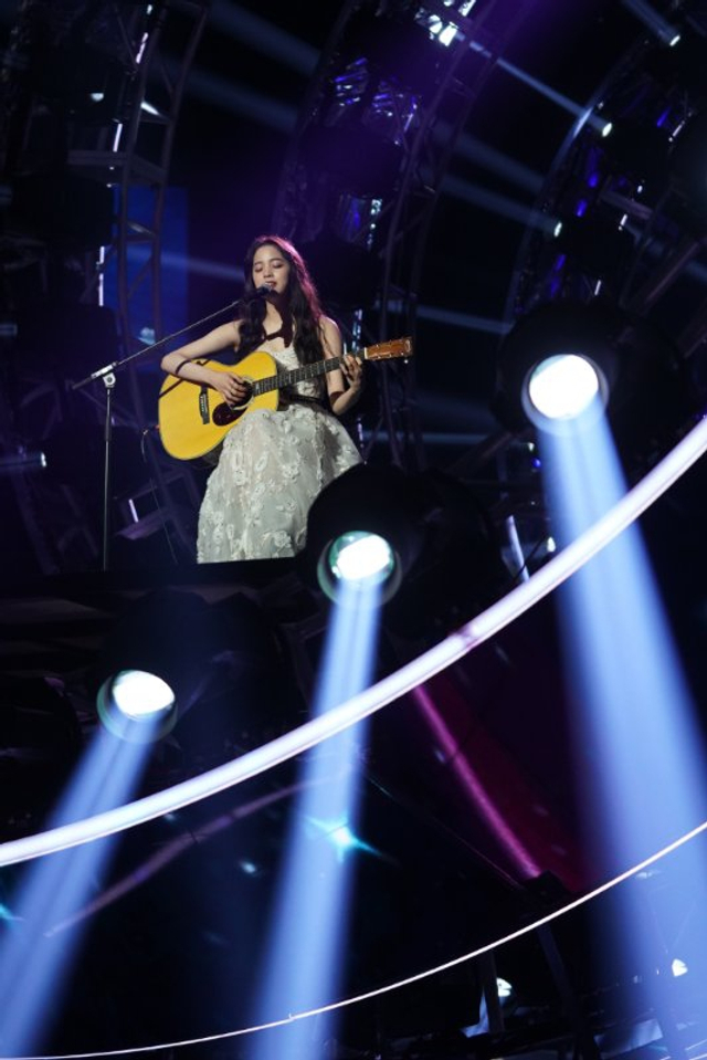 组图:2020跨年名场面!TF合体王一博水中唱跳肖战张艺兴合唱