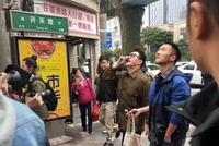 网曝谢霆锋潘玮柏厦门逛市场 疑拍摄《锋味》