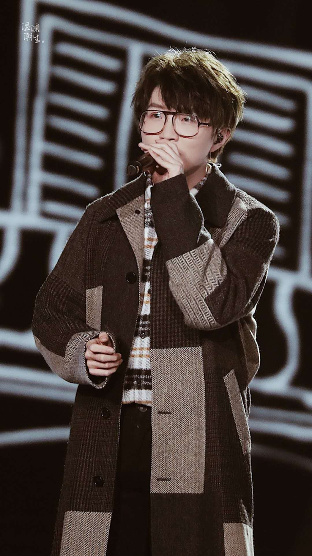 组图:2020跨年名场面!TF合体王一博水中唱跳肖战张艺兴合唱