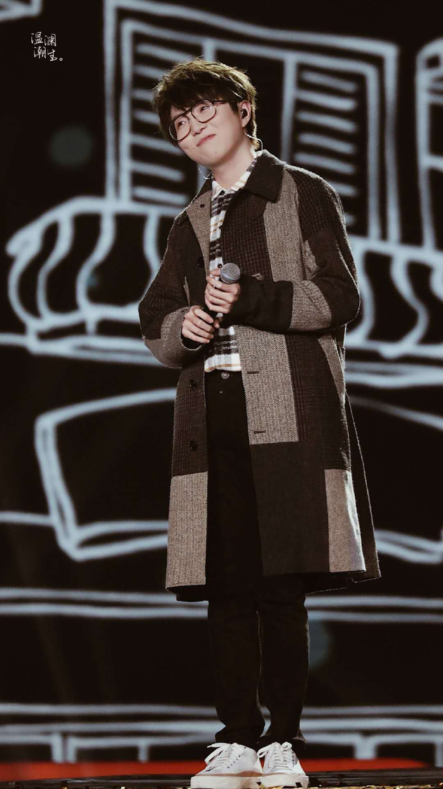 组图:2020跨年名场面!TF合体王一博水中唱跳肖战张艺兴合唱