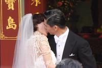 永远幸福!林志玲与老公婚礼现场甜蜜拥抱接吻