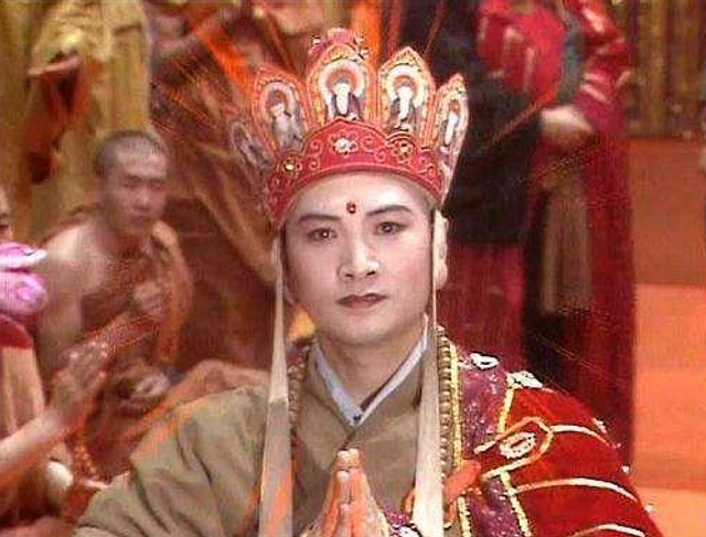 组图:“唐僧”与陈丽华结婚28年恩爱如初 搂腰搀扶擦汗超贴心