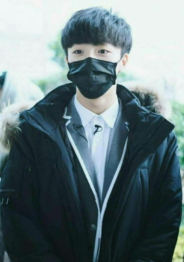 组图：练习生蔡徐坤星范足范丞丞清秀 你pick哪位小哥哥？