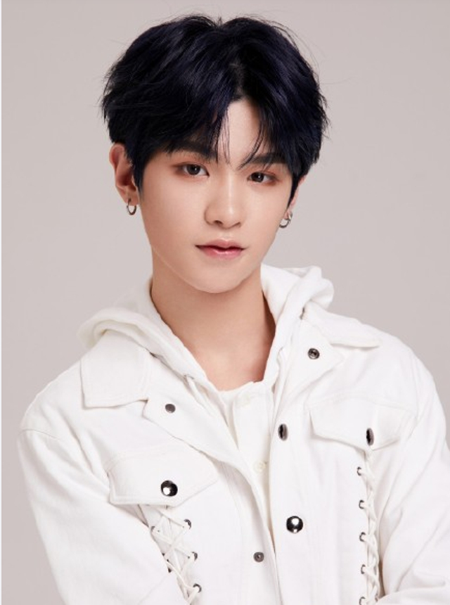 组图：练习生蔡徐坤星范足范丞丞清秀 你pick哪位小哥哥？