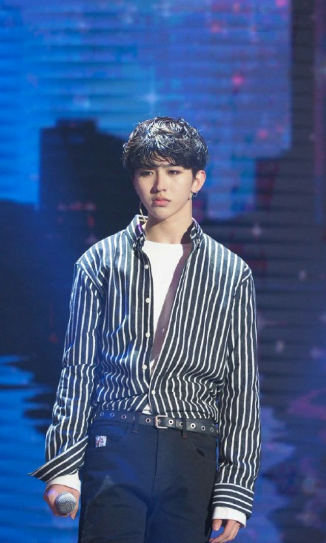 组图：练习生蔡徐坤星范足范丞丞清秀 你pick哪位小哥哥？